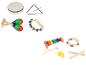 Un xylophone, des maracas, un tambourin et d'autres instruments de musique.