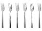 Six fourchettes de table argentées disposées verticalement sur fond blanc.