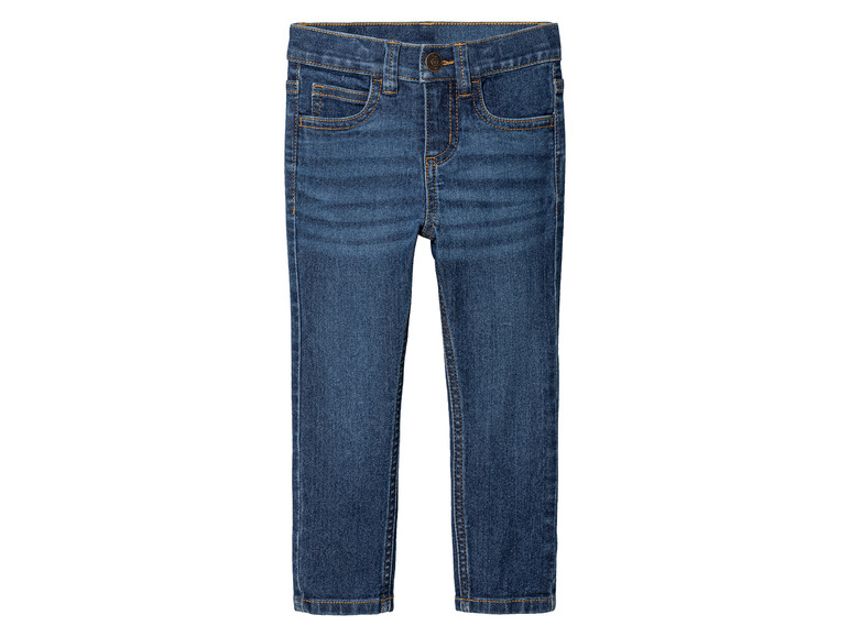 Un jean skinny bleu pour garçon.