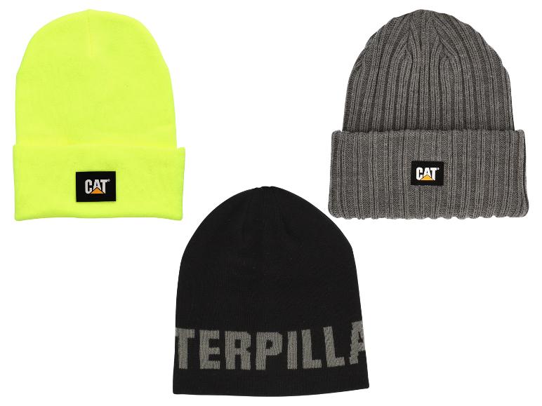 Trois bonnets en laine : un CAT jaune, un CAT gris et un Caterpillar noir.