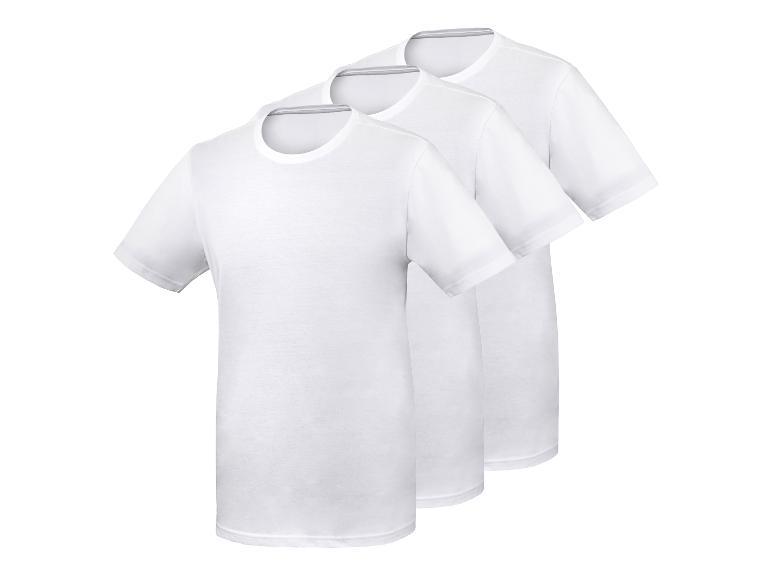 Trois t-shirts blancs à col rond pour hommes, disposés en couches.