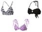 Maillots de bain : triangle rayé, bandeau noir texturé et triangle à fleurs violettes.