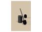 Brosse de toilette noire avec support et une tête de brosse supplémentaire sur fond beige.