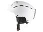 Un casque de ski blanc avec des sangles noires et une ventilation.
