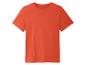 T-shirt orange à manches courtes.