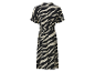 Robe à imprimé zèbre avec ceinture.