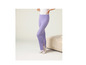 Pantalon en tricot lilas avec fente.