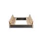 Bac à sable en bois avec bancs pliants en bois clair et foncé.