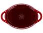 Plat à four ovale rouge SilverCrest avec symboles au fond.