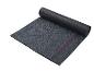Un tapis de yoga enroulé avec un motif léopard de la marque Fittosport.