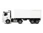 Camion jouet blanc avec une remorque blanche, sur fond blanc.