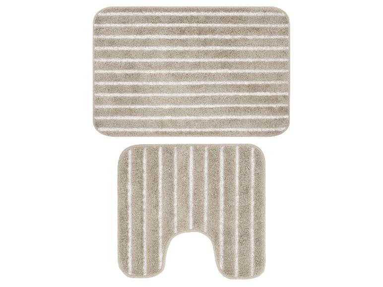Ensemble de tapis de bain beiges à rayures blanches, un rectangulaire et un avec découpe WC.