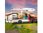 Camping-car jouet avec toit et paroi latérale ouvrants, deux figurines et accessoires.
