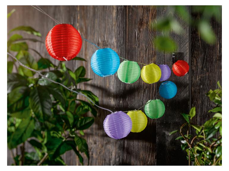 Guirlande lumineuse avec lanternes colorées