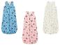 Trois gigoteuses pour bébé : bleue avec Mickey Mouse, rose avec Minnie Mouse, blanche avec Winnie l'Ourson.