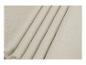 Tissu de mousseline de soie beige clair, plis doux.