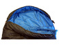 Un sac de couchage bleu ouvert pour le camping.