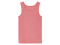 Un débardeur rose sans manches.
