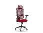 Chaise de bureau rouge avec dossier en maille et appuie-tête sur fond blanc.