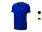 T-shirt Crivit bleue avec des détails noirs.