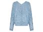 Pull léger bleu clair à maille ajourée.
