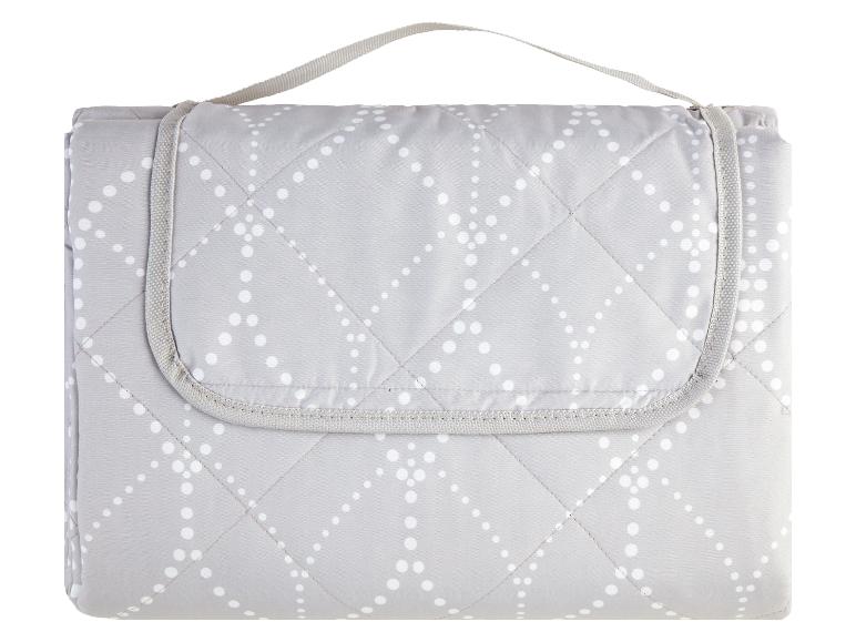 Couverture de pique-nique grise à pois blancs.