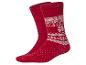 Une paire de chaussettes rouges avec un motif hivernal blanc.