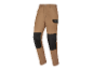 Pantalon de travail Parkside beige avec renforts noirs aux genoux.