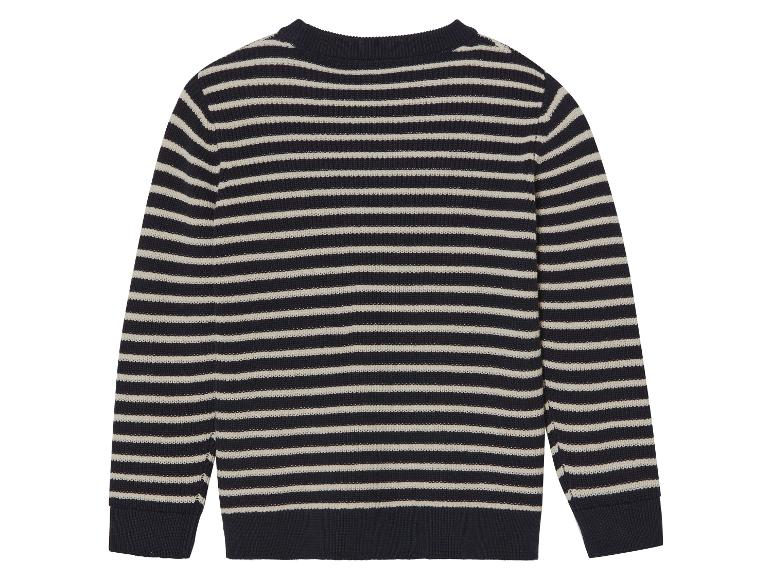 Pull rayé à manches longues.