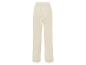 Un pantalon blanc avec une taille élastique.