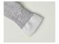 Détail d'un sweat-shirt gris avec une doublure douce.
