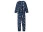 Pyjama en polaire bleu avec imprimé lune et étoiles.