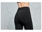 Leggings noires avec des poches, parfaites pour le sport.