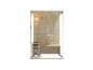 Cabine de sauna en bois clair avec porte vitrée, banc, chauffage et seau à l'intérieur.