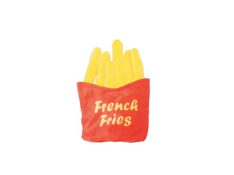 Peluche en forme de frites dans un emballage rouge.