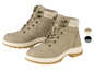 Deux paires de bottines beiges à lacets