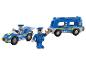 Jouets en bois: une voiture de police, une camionnette et une figurine de policier.