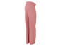 Un pantalon de grossesse rayé rose.