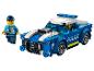Voiture de police Lego avec une figurine de policier.