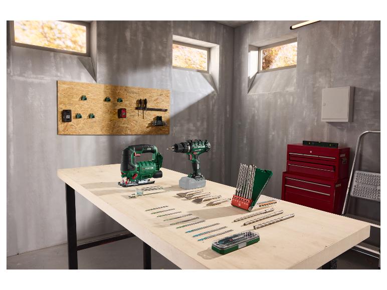 Forets pour perforateur et burins SDS-plus PARKSIDE sur un établi avec des outils