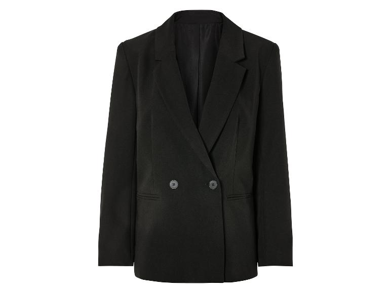 Un blazer noir à double boutonnage.