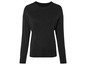 Un pull en maille noir à manches longues.