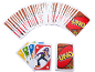 Jeu de cartes UNO Super Mario avec des cartes étalées et empilées.