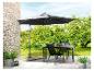 Parasol de jardin, table et chaises pour extérieur.