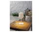 Lampe de table moderne blanche sur table en bois.