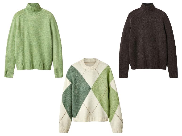 Trois pulls : un col roulé vert, un col roulé marron et un pull argyle dans les tons verts.