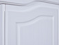Porte d'armoire en bois blanc avec une moulure incurvée