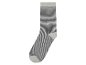 Une chaussette grise à rayures foncées.