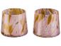Deux vases en verre rose et ambre avec un motif tacheté.