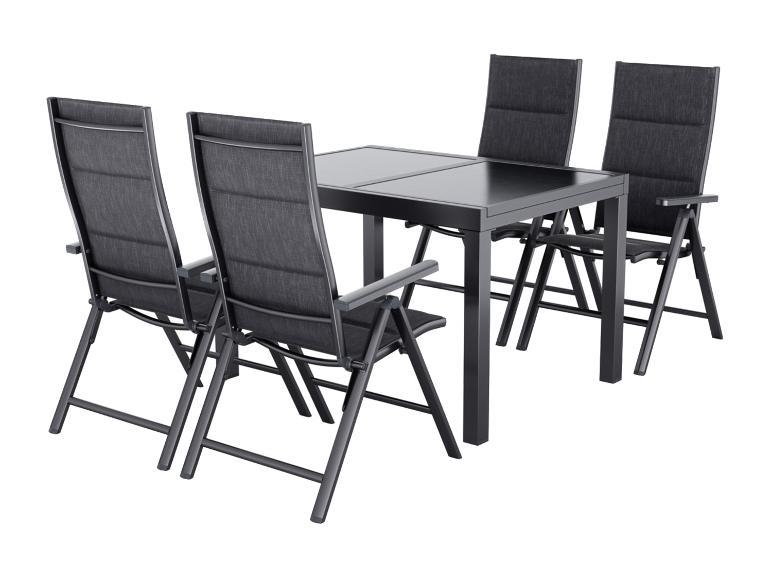 Ensemble de mobilier d'extérieur avec table noire et quatre chaises pliantes.
